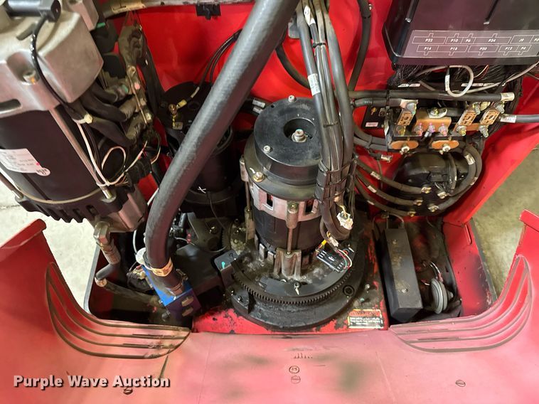 image for item DI9111 2016 Raymond 5600 order picker