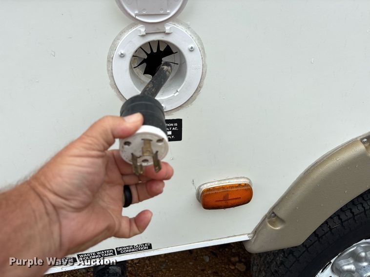 image for item DM1913 2005 Aerolite 29 QBH camper