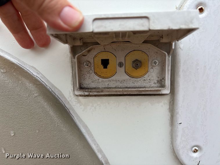 image for item DM1913 2005 Aerolite 29 QBH camper