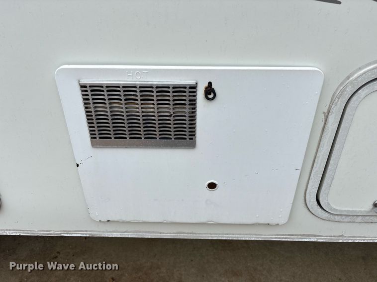 image for item DM1913 2005 Aerolite 29 QBH camper