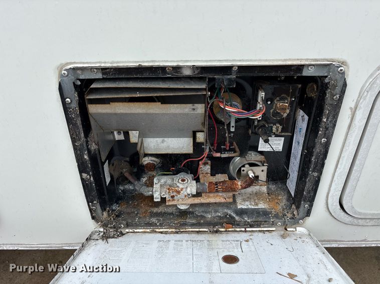 image for item DM1913 2005 Aerolite 29 QBH camper