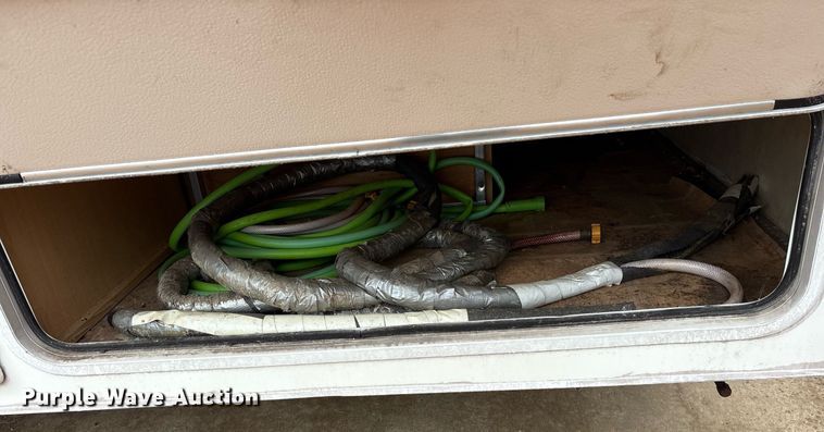 image for item DM1913 2005 Aerolite 29 QBH camper