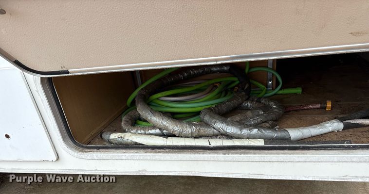 image for item DM1913 2005 Aerolite 29 QBH camper