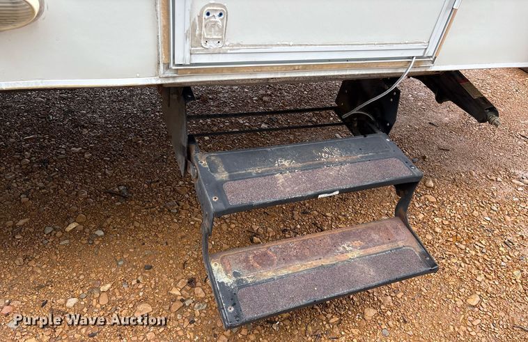 image for item DM1913 2005 Aerolite 29 QBH camper