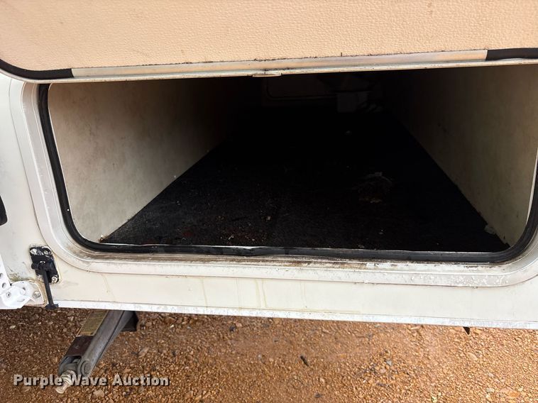 image for item DM1913 2005 Aerolite 29 QBH camper