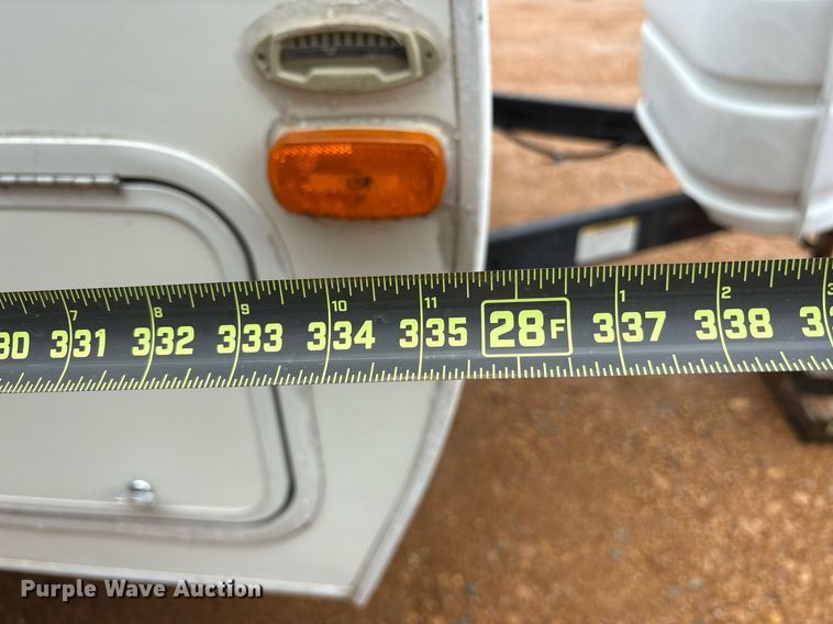 image for item DM1913 2005 Aerolite 29 QBH camper