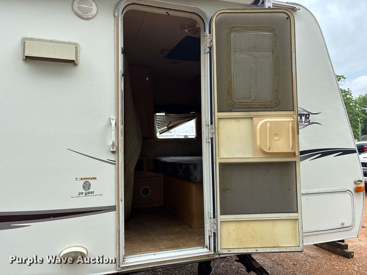 image for item DM1913 2005 Aerolite 29 QBH camper