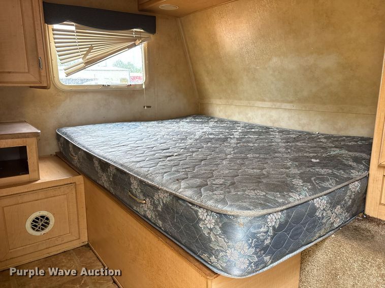 image for item DM1913 2005 Aerolite 29 QBH camper