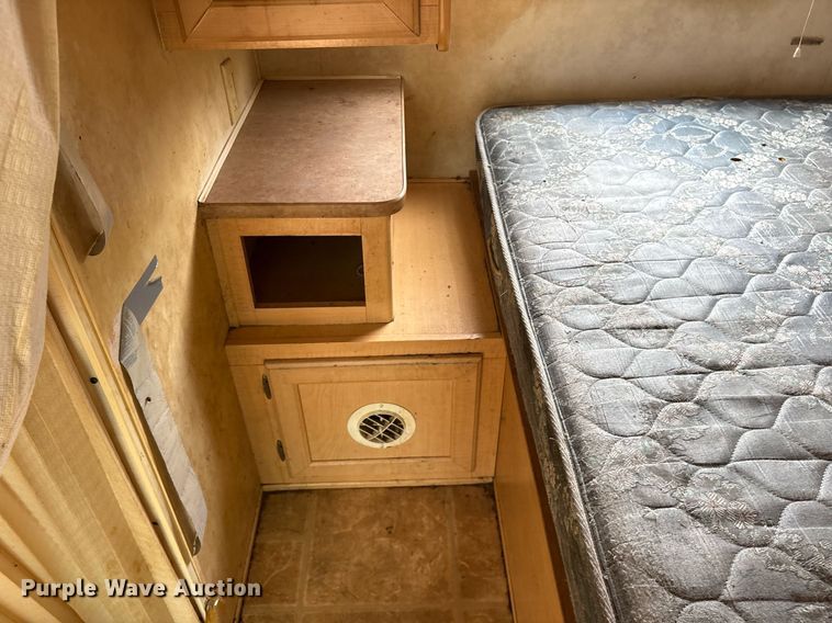 image for item DM1913 2005 Aerolite 29 QBH camper