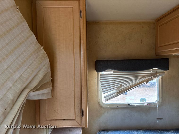 image for item DM1913 2005 Aerolite 29 QBH camper