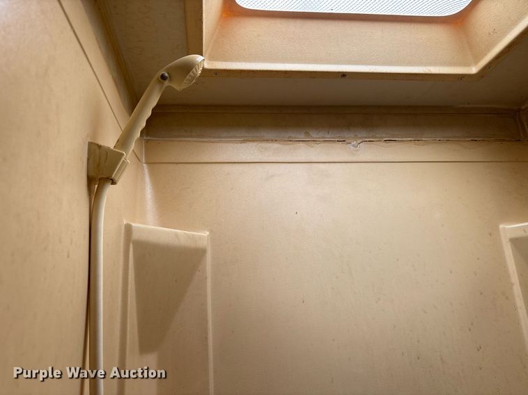 image for item DM1913 2005 Aerolite 29 QBH camper