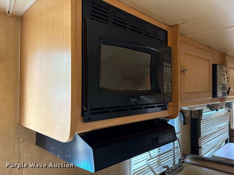 image for item DM1913 2005 Aerolite 29 QBH camper