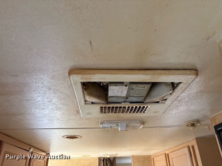 image for item DM1913 2005 Aerolite 29 QBH camper