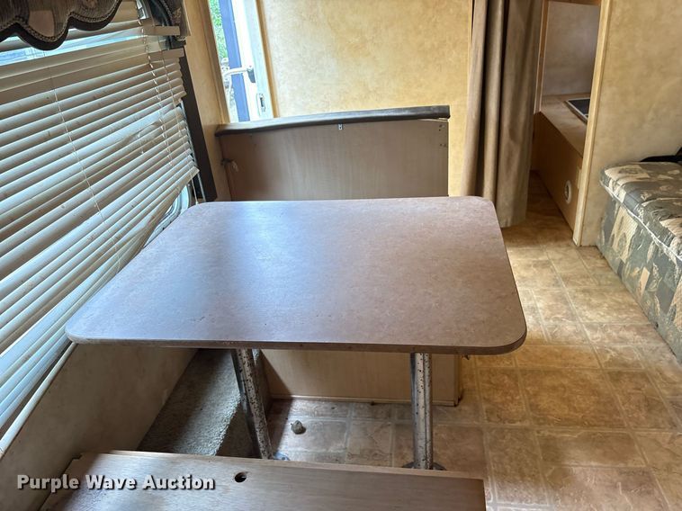 image for item DM1913 2005 Aerolite 29 QBH camper