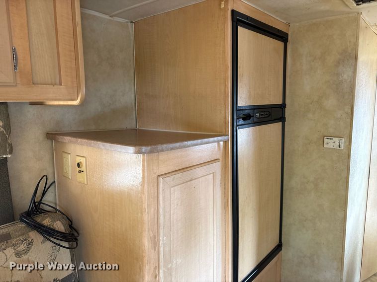 image for item DM1913 2005 Aerolite 29 QBH camper