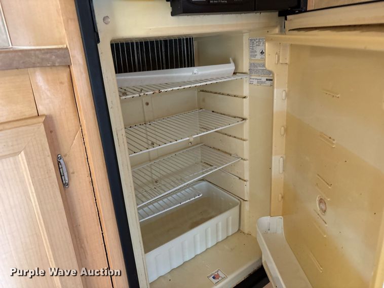 image for item DM1913 2005 Aerolite 29 QBH camper