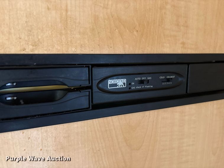 image for item DM1913 2005 Aerolite 29 QBH camper