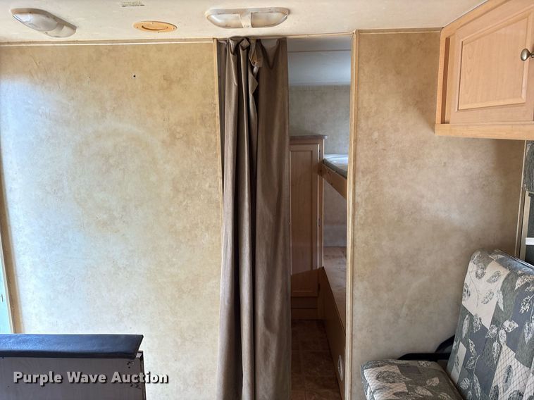 image for item DM1913 2005 Aerolite 29 QBH camper