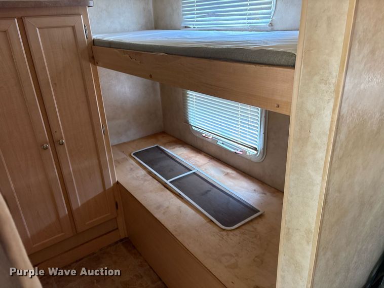 image for item DM1913 2005 Aerolite 29 QBH camper