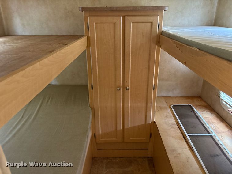 image for item DM1913 2005 Aerolite 29 QBH camper