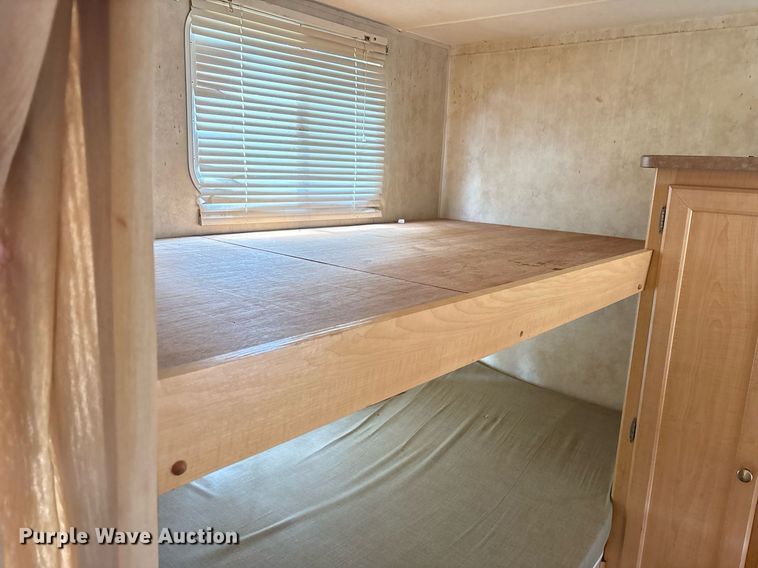 image for item DM1913 2005 Aerolite 29 QBH camper