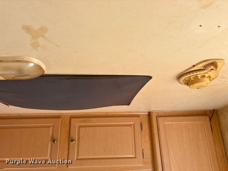 image for item DM1913 2005 Aerolite 29 QBH camper