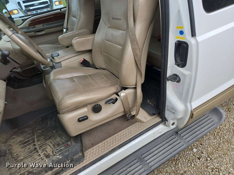 image for item DP6401 2001 Ford F250 Super Duty Lariat  SuperCab pickup truck