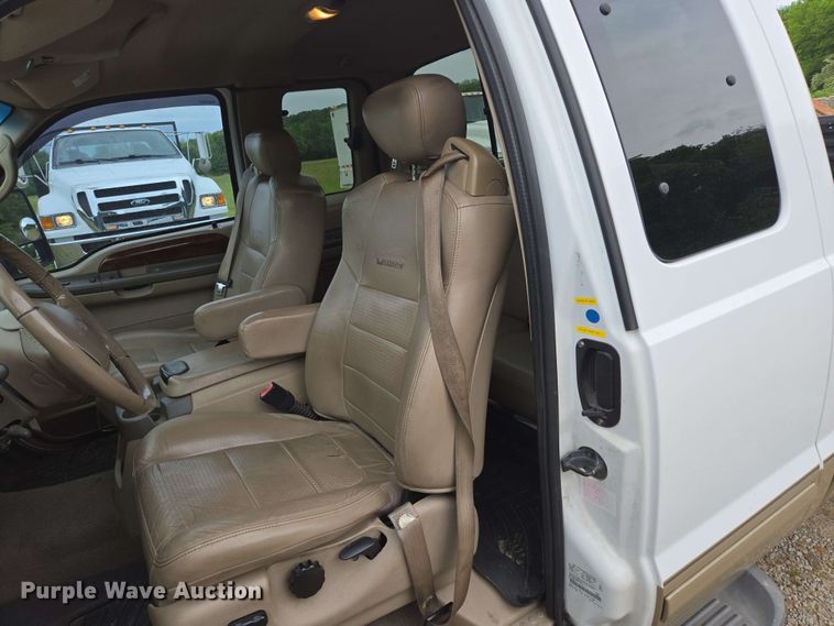 image for item DP6401 2001 Ford F250 Super Duty Lariat  SuperCab pickup truck