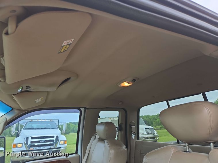 image for item DP6401 2001 Ford F250 Super Duty Lariat  SuperCab pickup truck