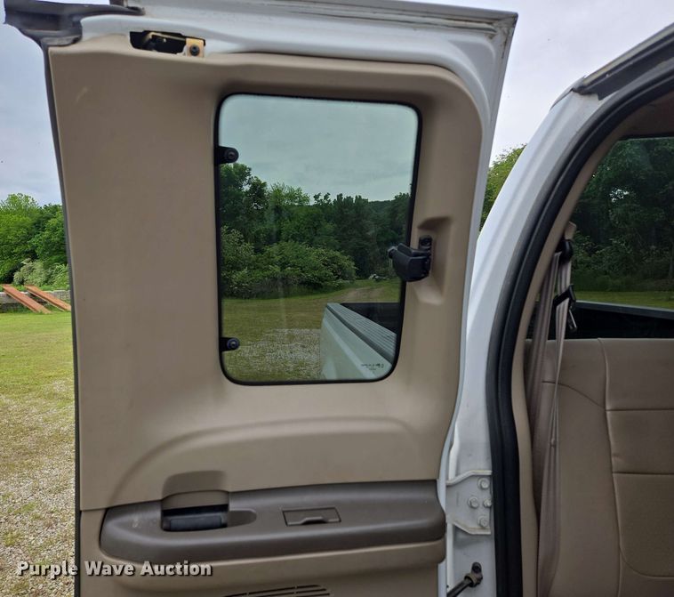 image for item DP6401 2001 Ford F250 Super Duty Lariat  SuperCab pickup truck