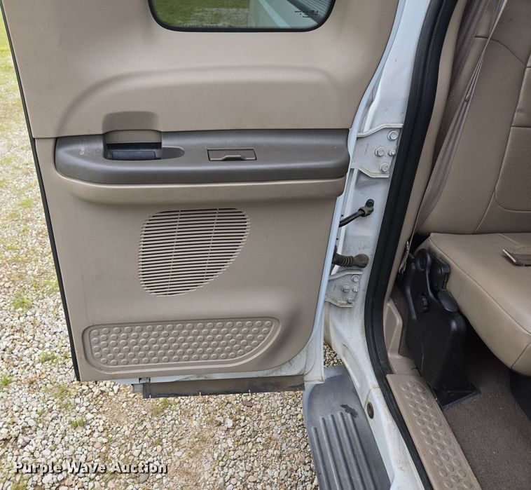 image for item DP6401 2001 Ford F250 Super Duty Lariat  SuperCab pickup truck