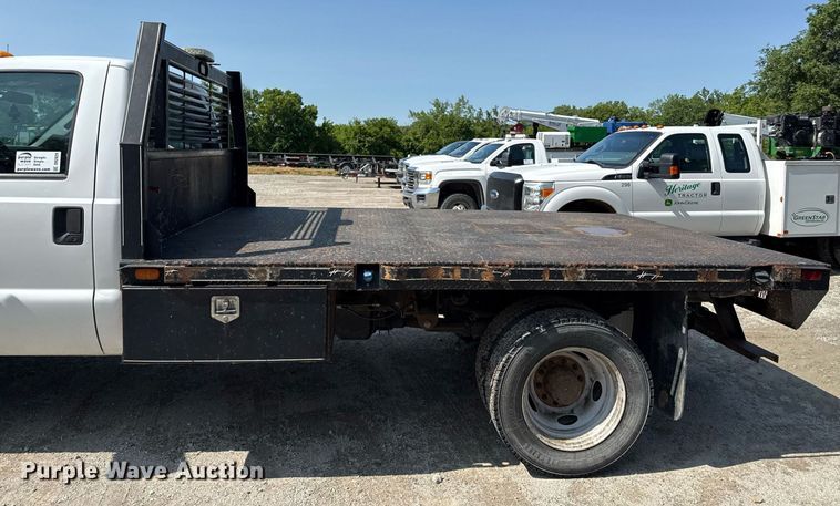image for item DR2829 2016 Ford F550 flatbed truck
