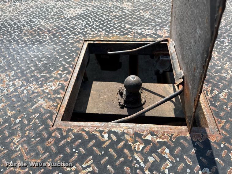 image for item DR2829 2016 Ford F550 flatbed truck