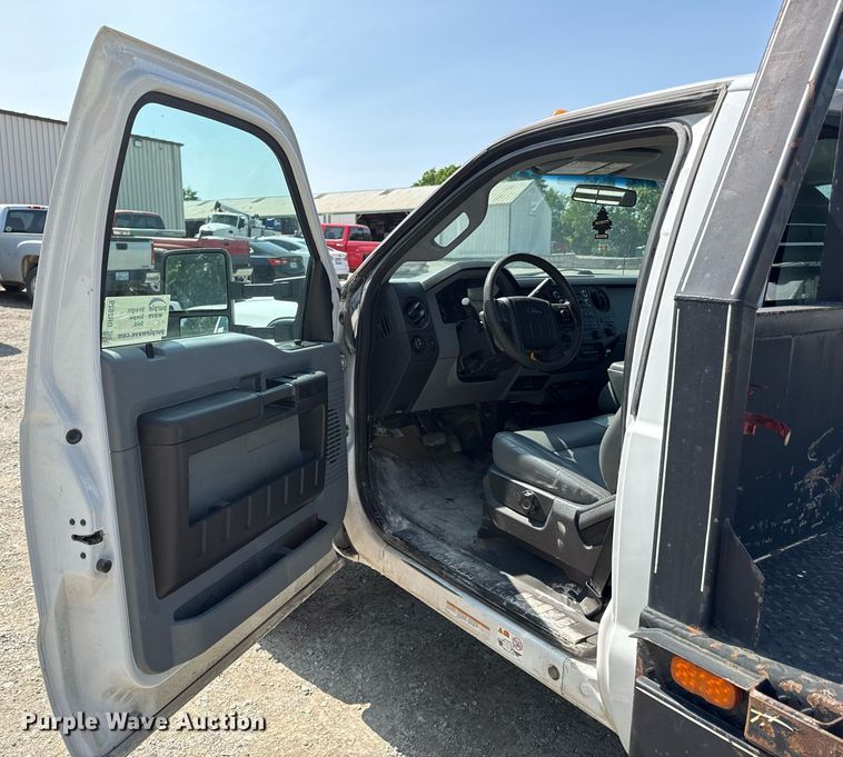 image for item DR2829 2016 Ford F550 flatbed truck