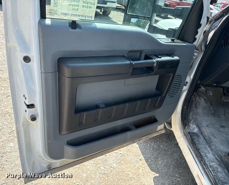 image for item DR2829 2016 Ford F550 flatbed truck