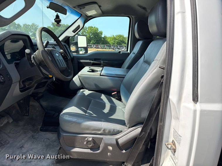 image for item DR2829 2016 Ford F550 flatbed truck