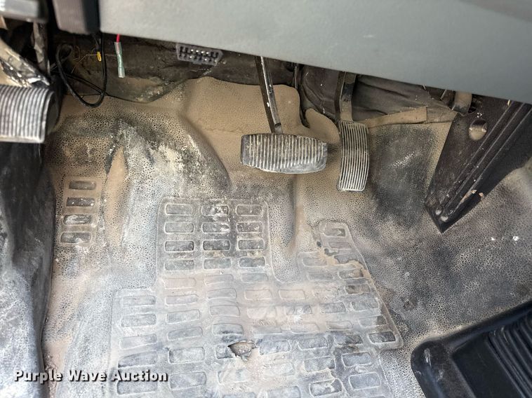 image for item DR2829 2016 Ford F550 flatbed truck