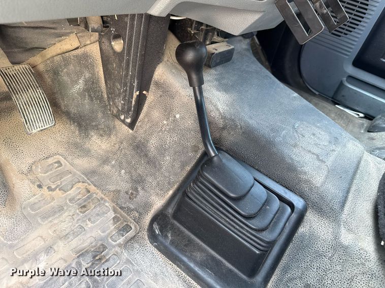 image for item DR2829 2016 Ford F550 flatbed truck