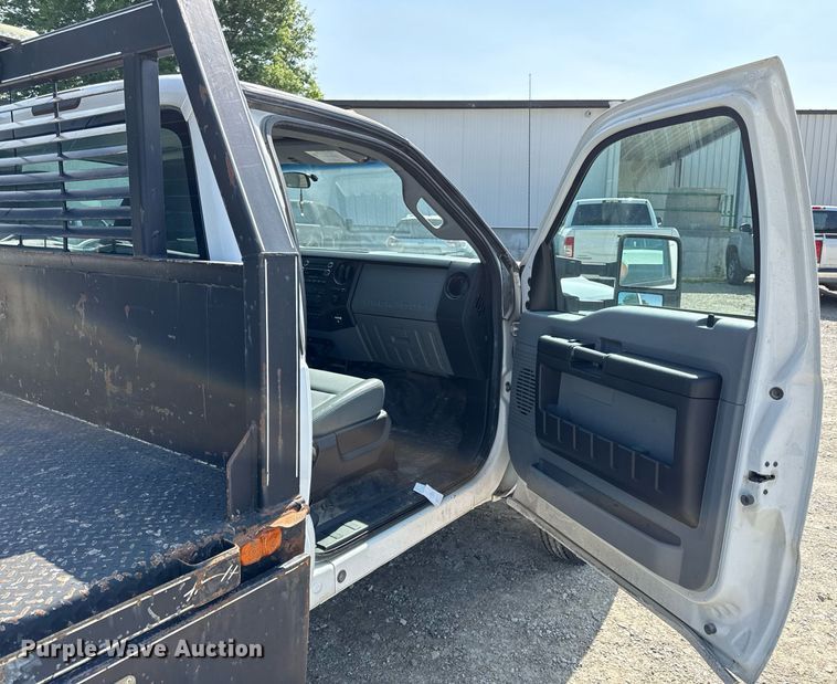 image for item DR2829 2016 Ford F550 flatbed truck