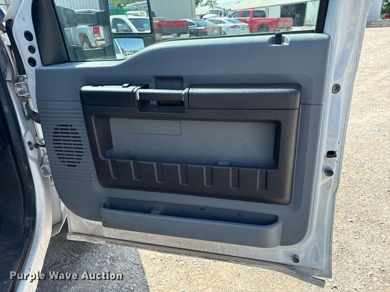 image for item DR2829 2016 Ford F550 flatbed truck