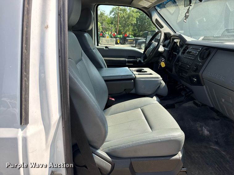 image for item DR2829 2016 Ford F550 flatbed truck