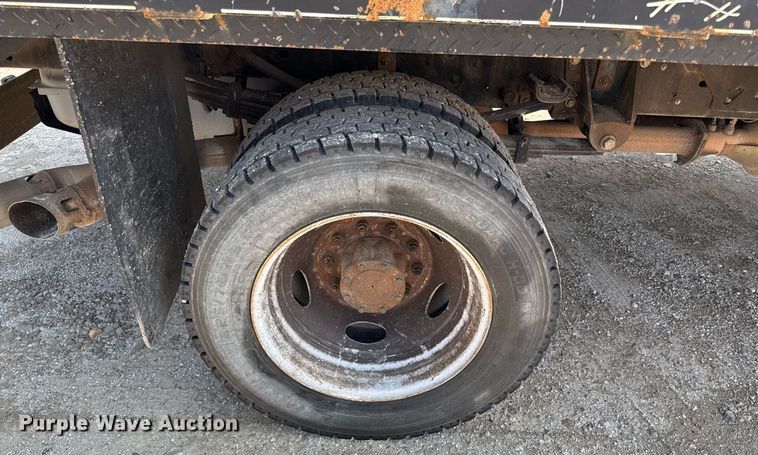 image for item DR2829 2016 Ford F550 flatbed truck