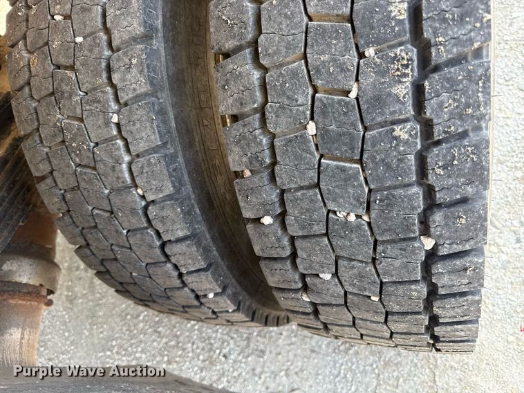 image for item DR2829 2016 Ford F550 flatbed truck