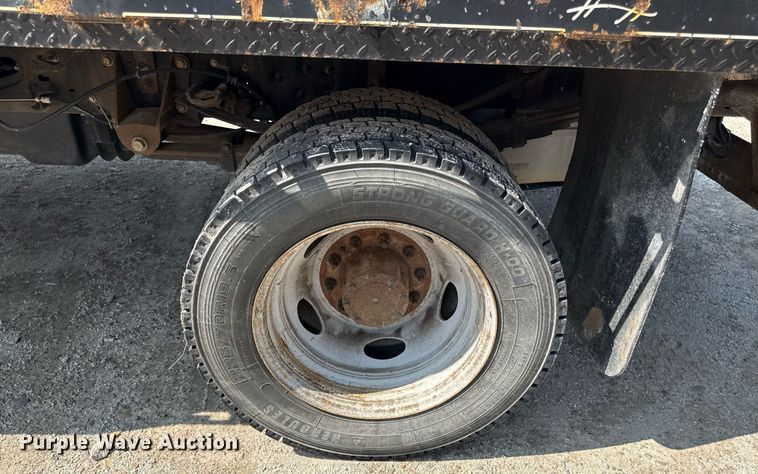 image for item DR2829 2016 Ford F550 flatbed truck