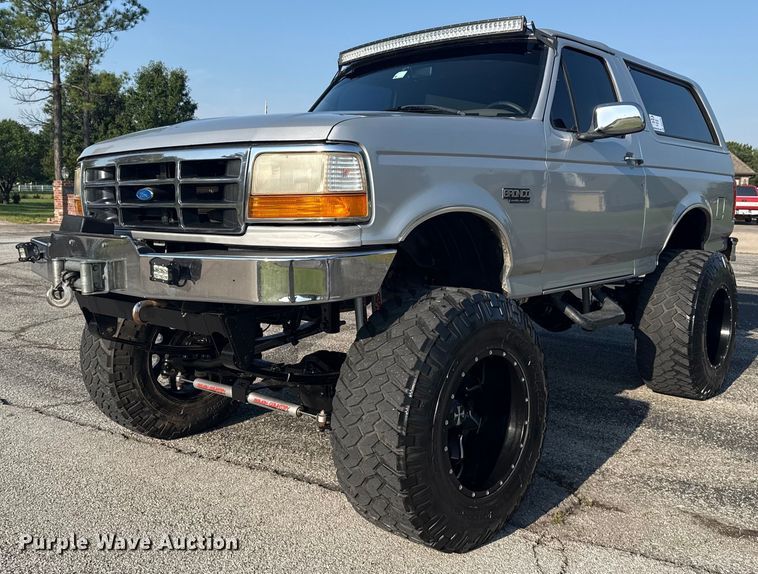 image for item DS3755 1995 Ford Bronco Eddie Bauer SUV