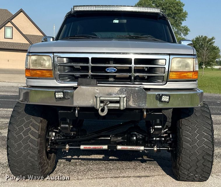 image for item DS3755 1995 Ford Bronco Eddie Bauer SUV