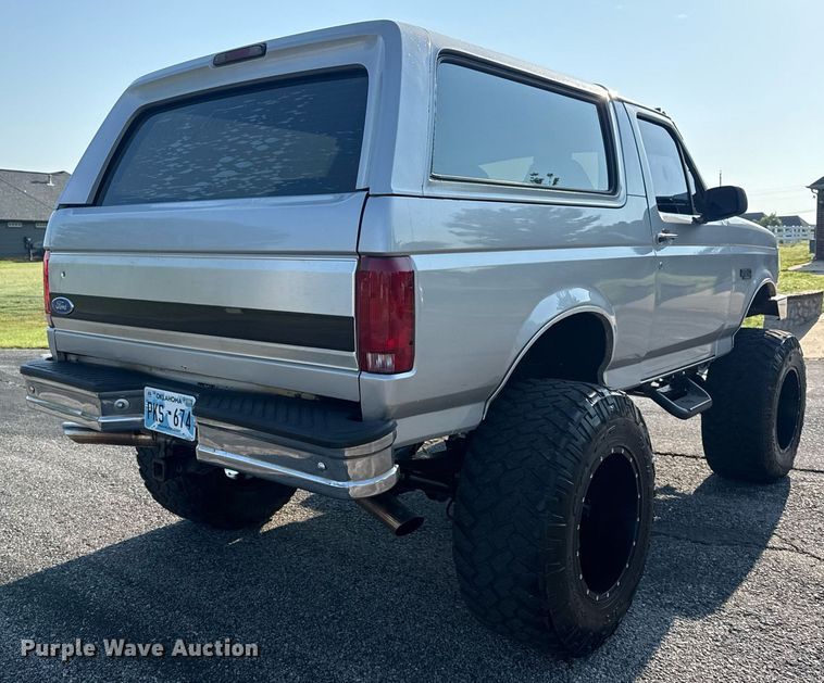 image for item DS3755 1995 Ford Bronco Eddie Bauer SUV