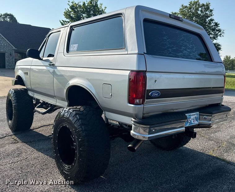 image for item DS3755 1995 Ford Bronco Eddie Bauer SUV