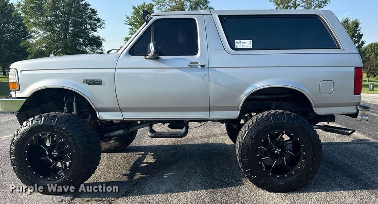 image for item DS3755 1995 Ford Bronco Eddie Bauer SUV