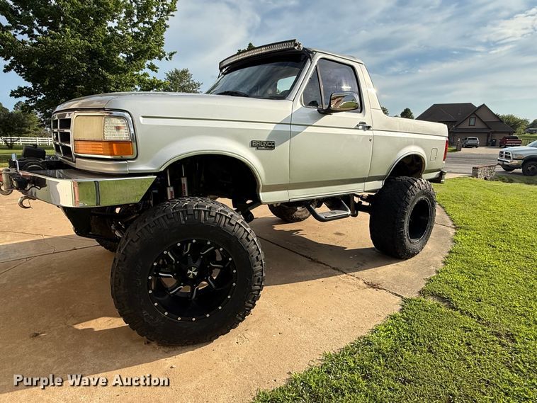 image for item DS3755 1995 Ford Bronco Eddie Bauer SUV